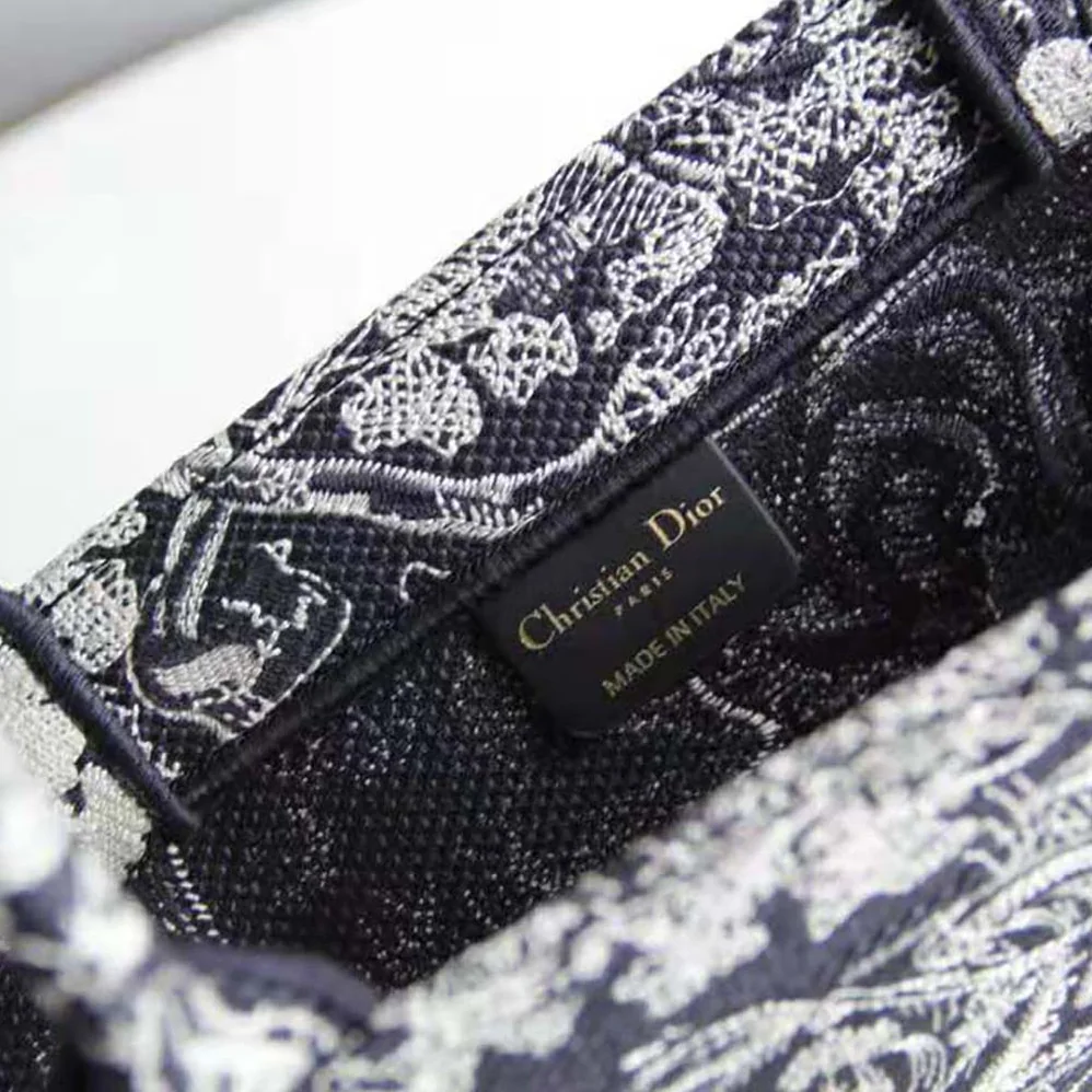 Dior Dior Book Tote Toile DE Jouy Reverse Embroidery for Women in Navy Dior Dior Book Tote Toile DE Jouy Reverse Embroidery for Women in Navy