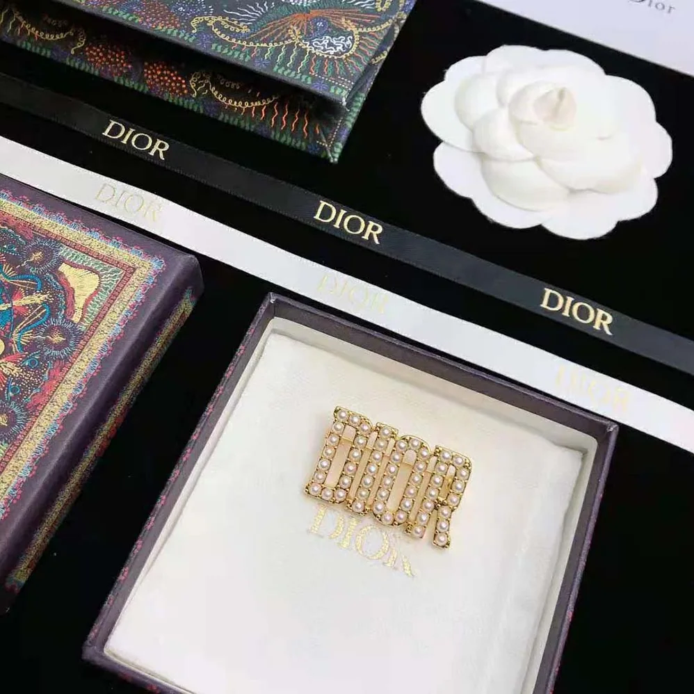 Dior Dio(r)evolution Brooch Gold-Finish Metal and White Resin Pearls for Women Dior Dio(r)evolution Brooch Gold-Finish Metal and White Resin Pearls for Women