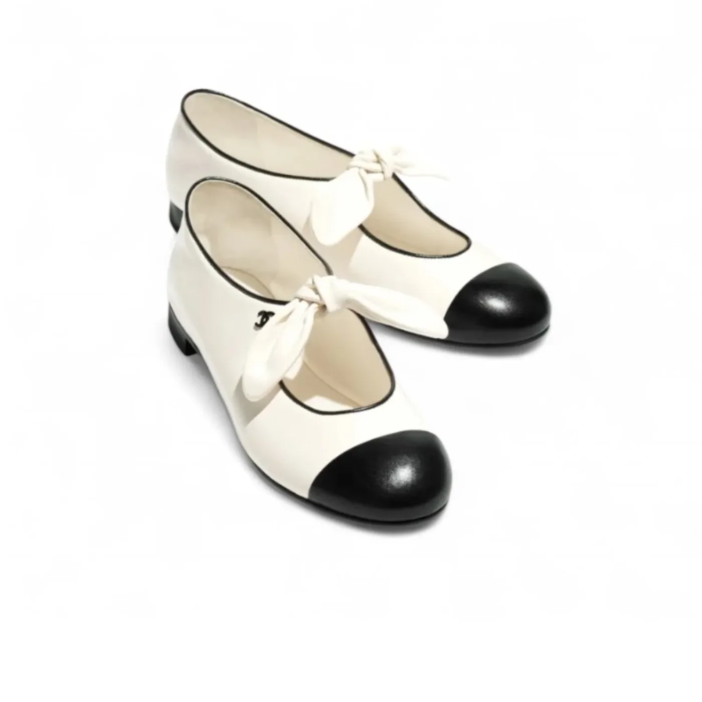 Chanel Mary Janes White/Black - in NABTK