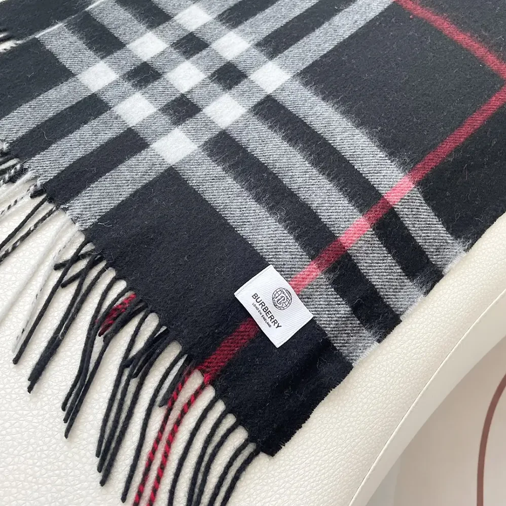 Burberry Check Cashmere Scarf for Unisex in Black Burberry Check Cashmere Scarf for Unisex in Black