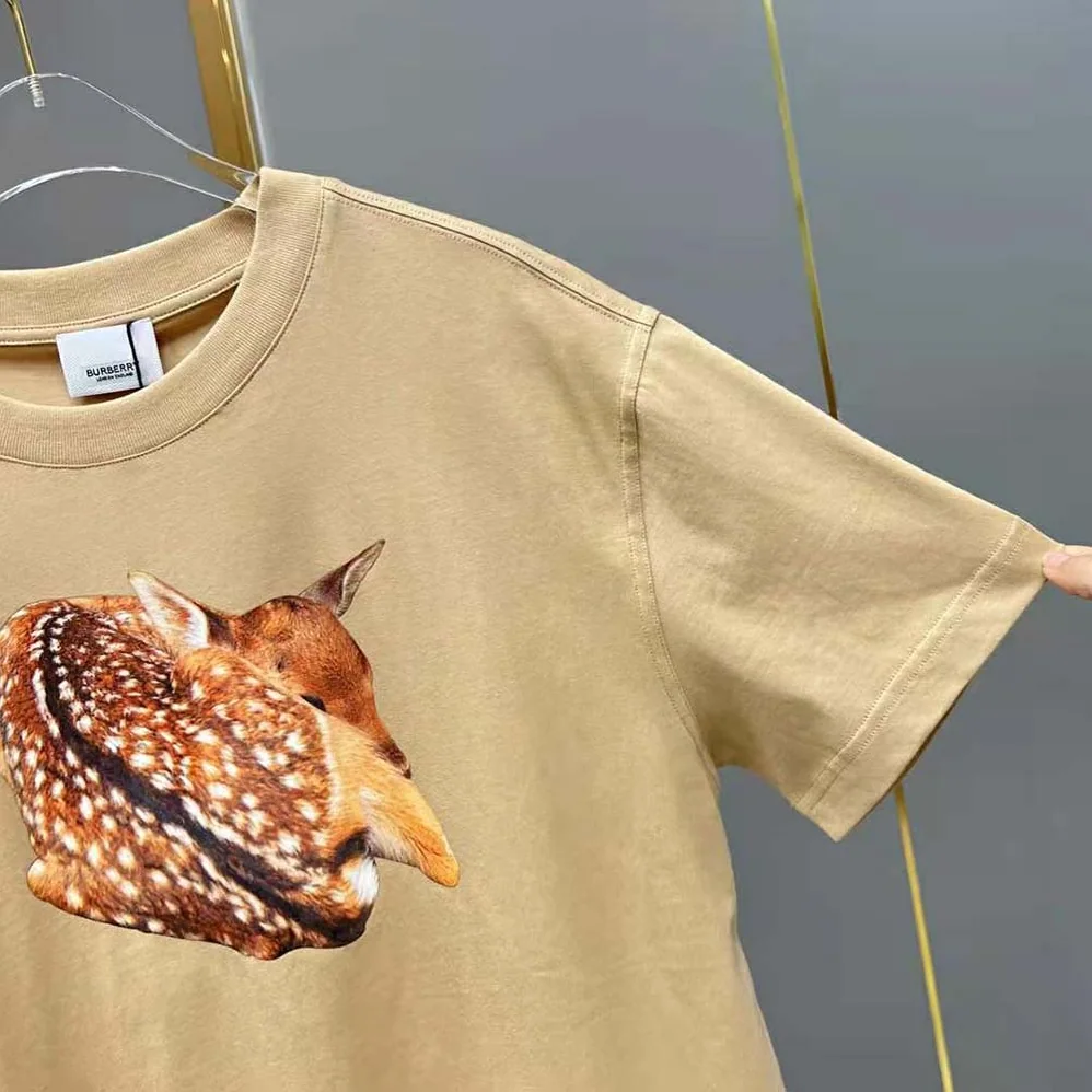 Burberry Deer Print Cotton Oversized T-shirt for Women in Brown Burberry Deer Print Cotton Oversized T-shirt for Women in Brown