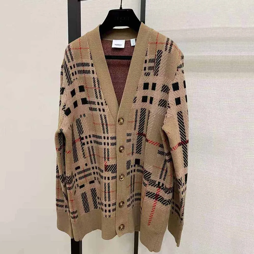 Burberry Check Cashmere Jacquard Cardigan for Women in Brown Burberry Check Cashmere Jacquard Cardigan for Women in Brown