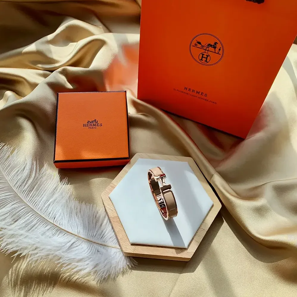 Hermes Clic H Bracelet for Unisex in Brown Hermes Clic H Bracelet for Unisex in Brown