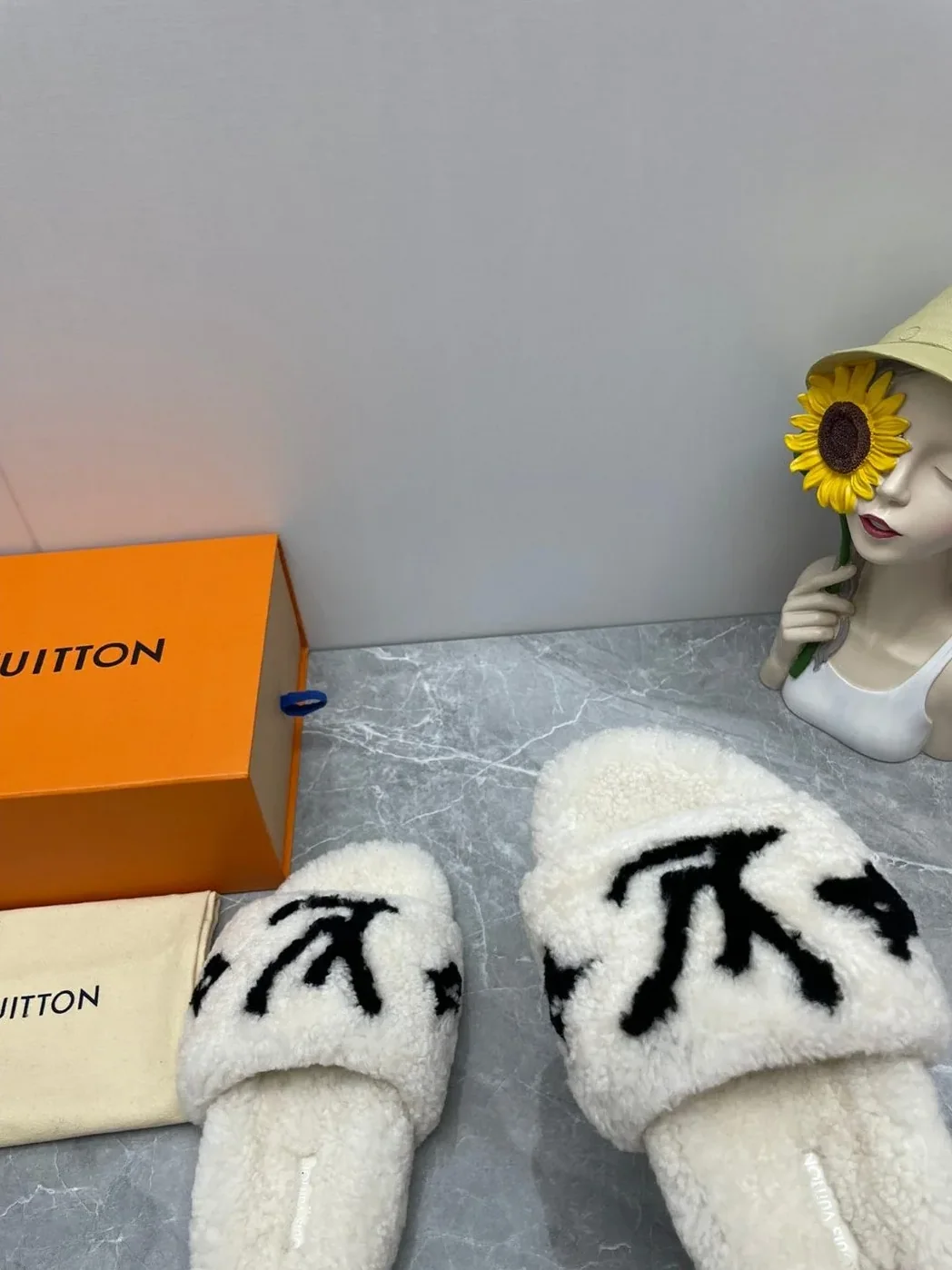 Louis Vuitton Paseo Flat Comfort Mule White Louis Vuitton Paseo Flat Comfort Mule White