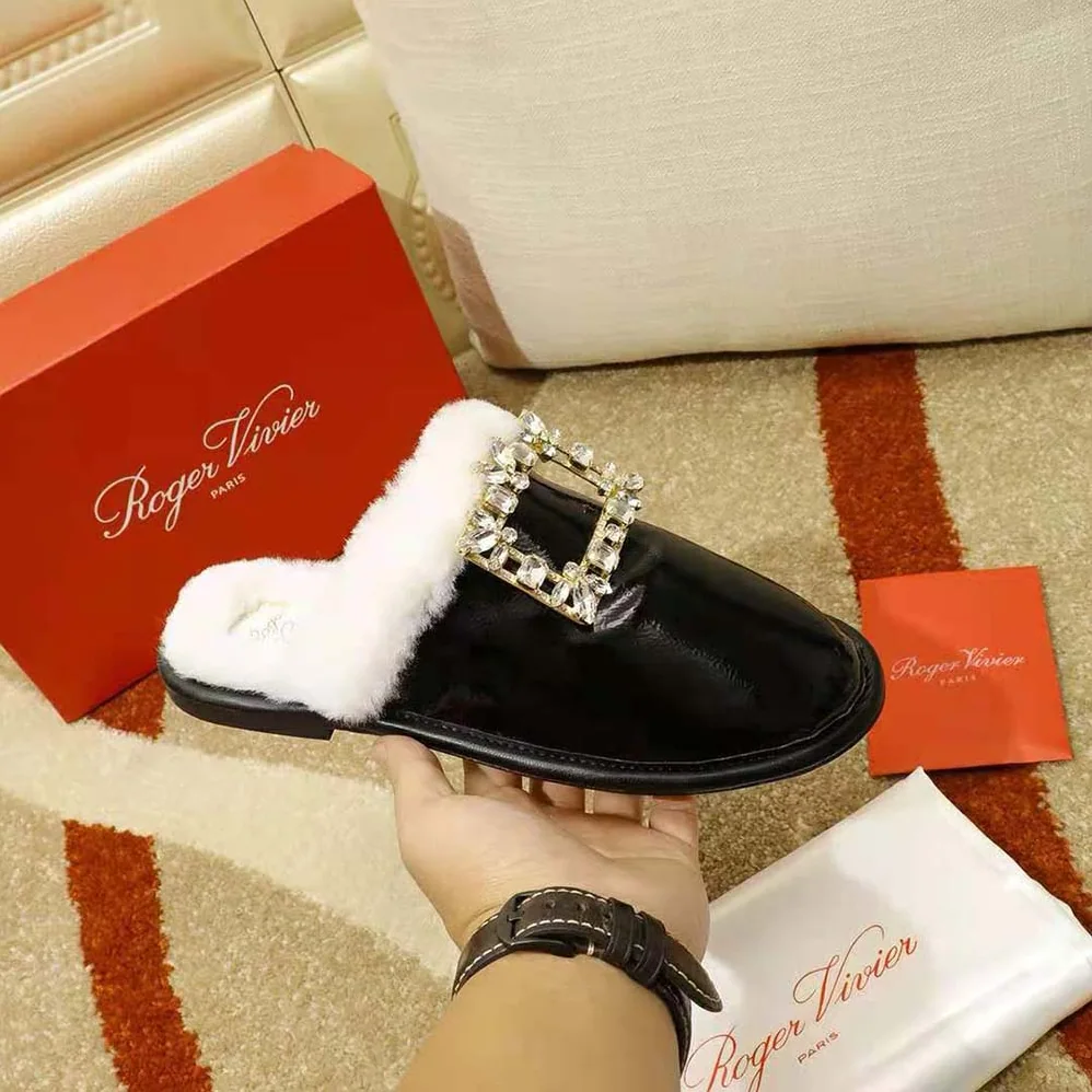 Roger Vivier Hotel Vivier Broche Vivier Buckle Mules in Patent Leather for Women