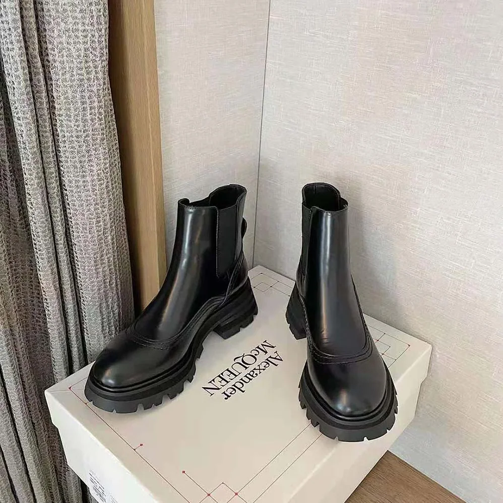 Alexander Mcqueen Wander Chelsea Boot for Women in Black Alexander Mcqueen Wander Chelsea Boot for Women in Black