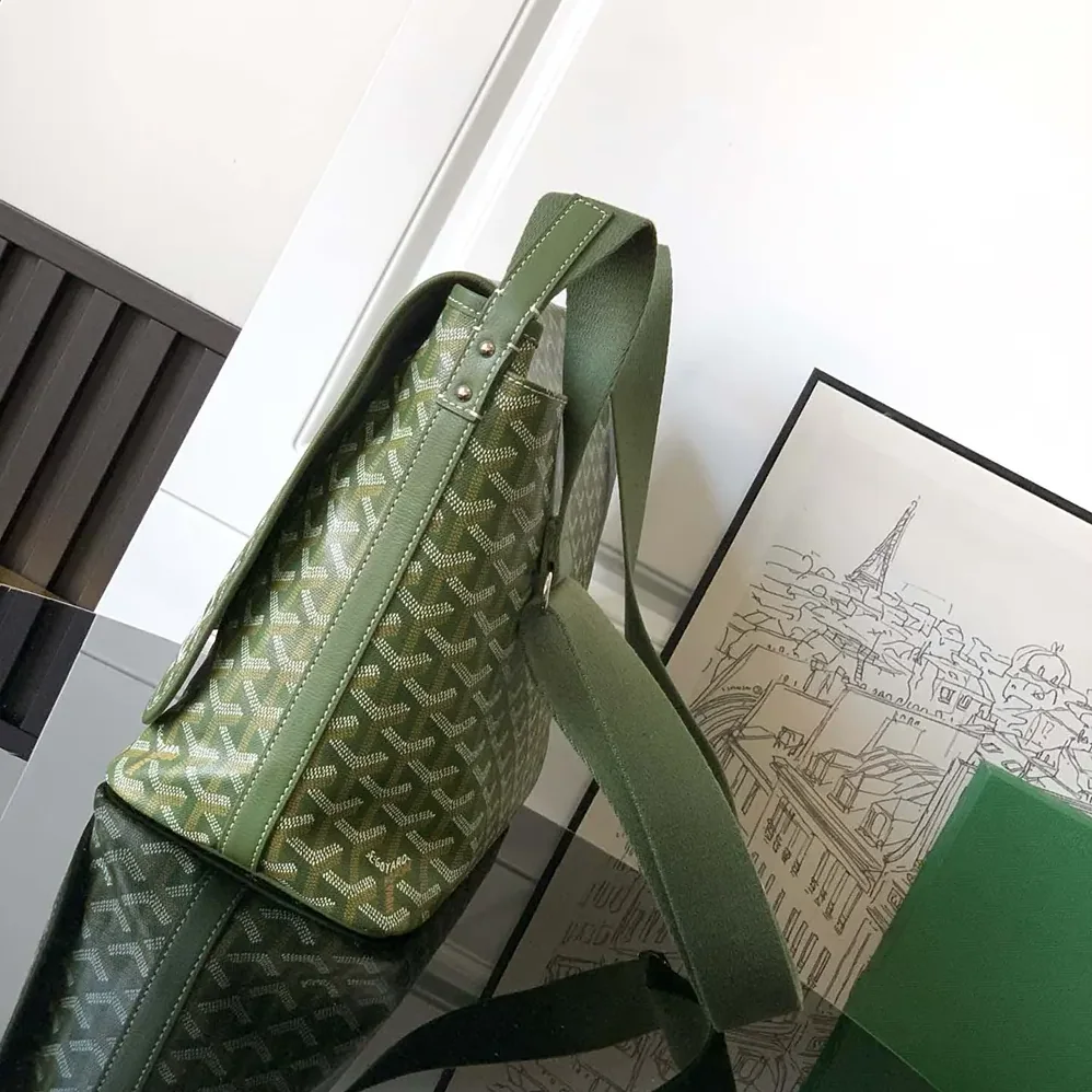 Goyard Capetien MM Messenger Bag for Unisex in Green