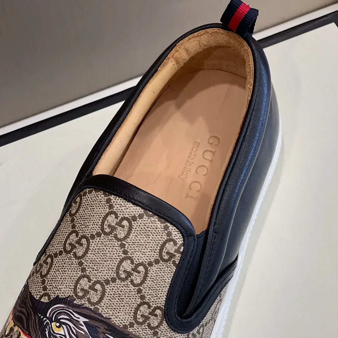 Gucci GG Supreme Slip-On With Wolf Printed Black And Gray for Men