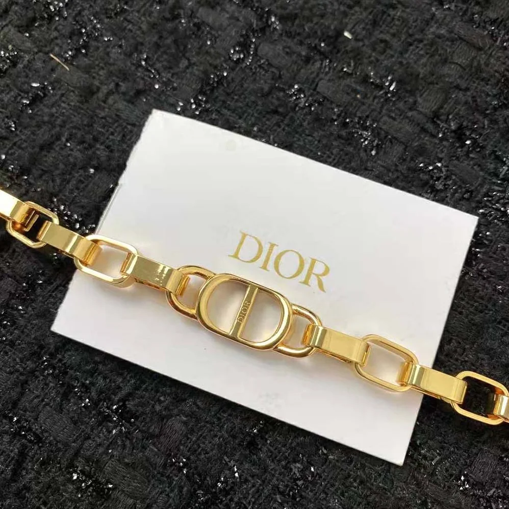 Dior 30 Montaigne Necklace Gold for Women in Finish Metal Dior 30 Montaigne Necklace Gold for Women in Finish Metal