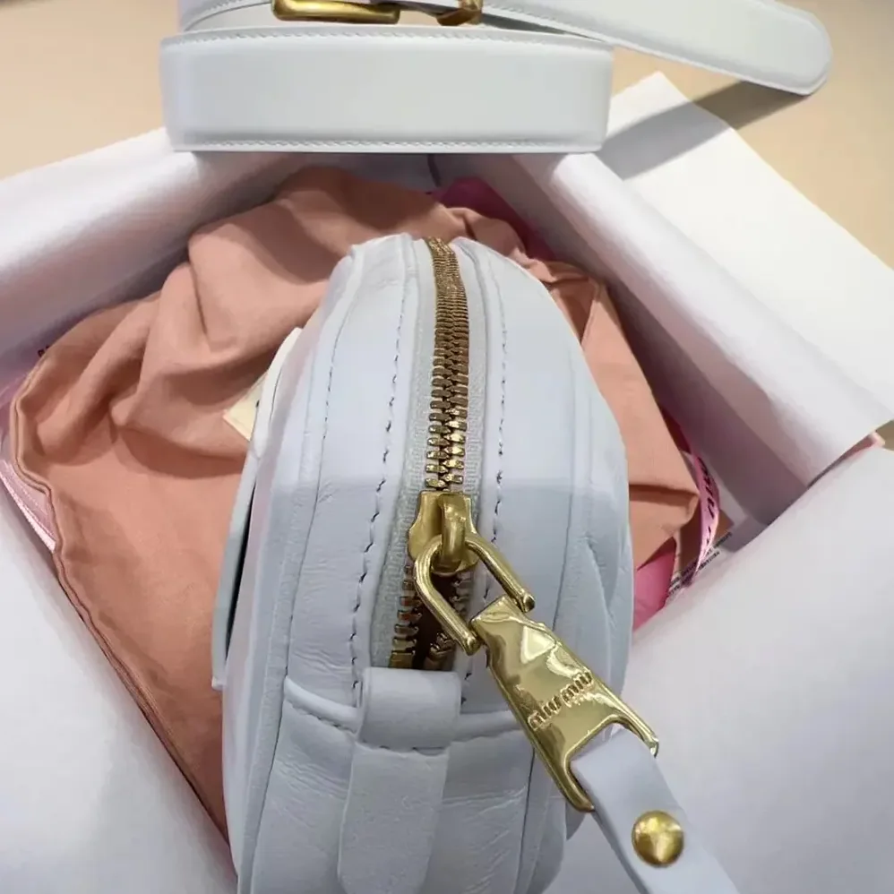 Miu Miu Belt with Matelassé Pouch for Women in White Miu Miu Belt with Matelassé Pouch for Women in White