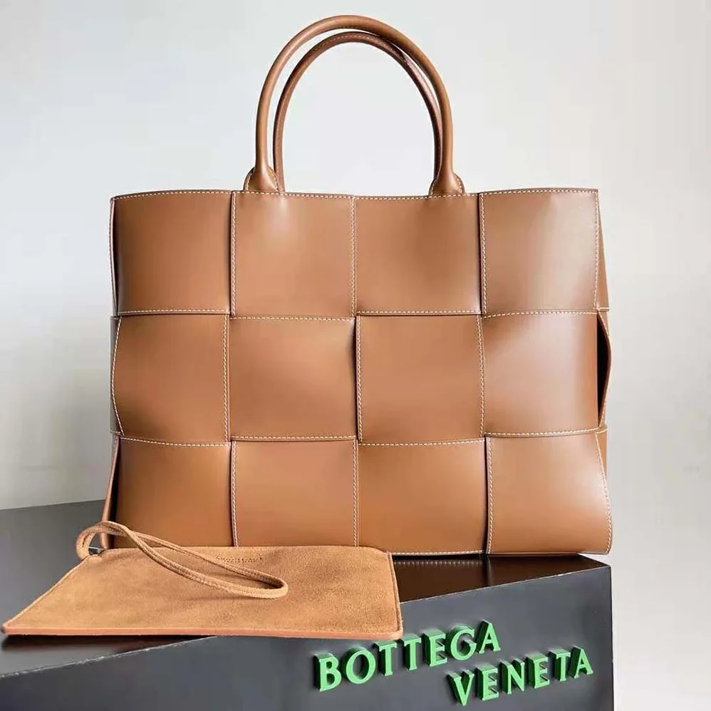 Bottega Veneta Medium Arco Tote Bag for Women in Brown Bottega Veneta Medium Arco Tote Bag for Women in Brown