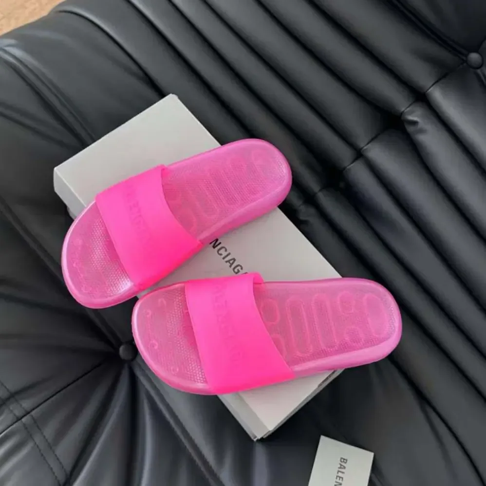 Balenciaga Pool Transparent Slide Sandal in Pink Rubber for Unisex Balenciaga Pool Transparent Slide Sandal in Pink Rubber for Unisex