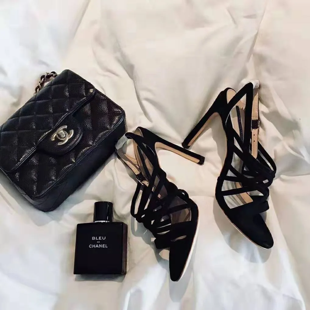 Stuart Weitzman Shoes The Spotlight 80 Sandal 80mm Heel Height for Women in Black Stuart Weitzman Shoes The Spotlight 80 Sandal 80mm Heel Height for Women in Black