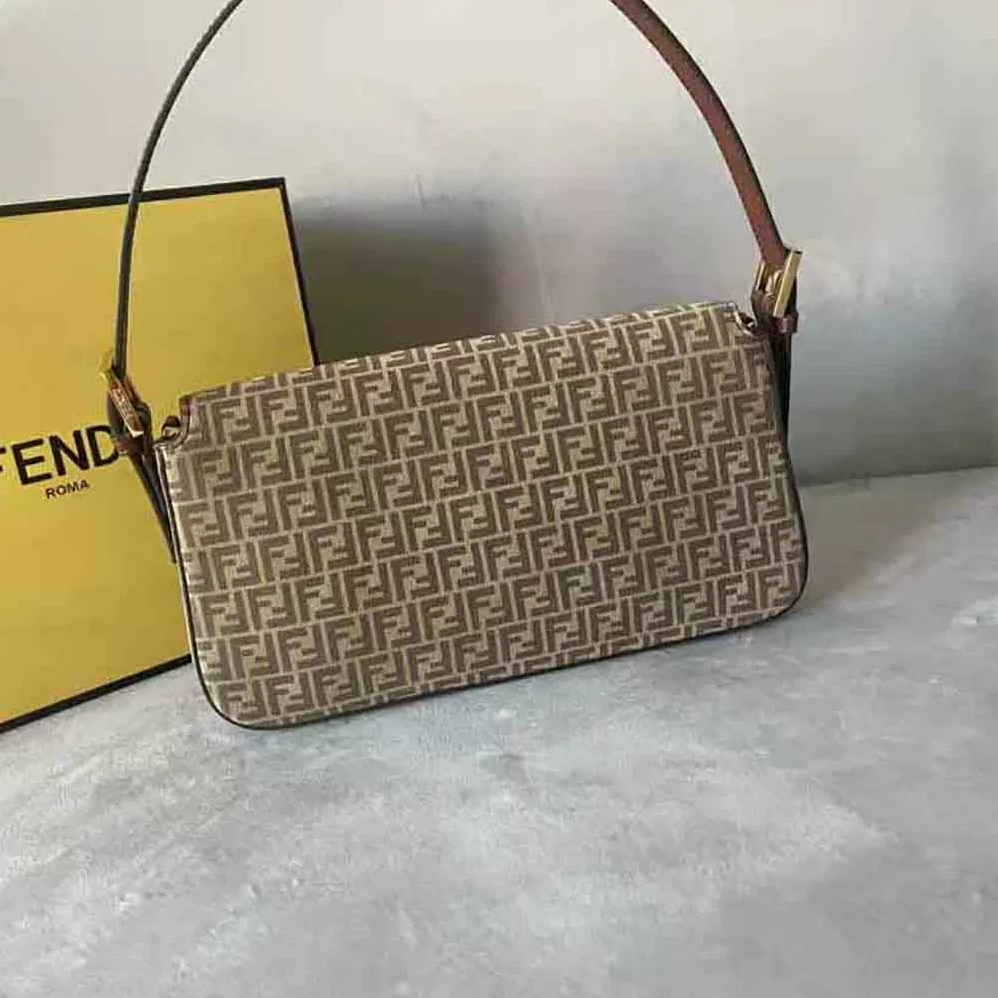 Fendi Baguette 1997 Beige Split Leather Bag for Women Fendi Baguette 1997 Beige Split Leather Bag for Women