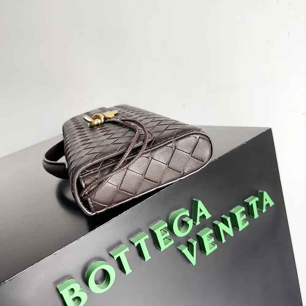 Bottega Veneta Andiamo Clutch in Supple Intrecciato Leather for Women in Burgundy Bottega Veneta Andiamo Clutch in Supple Intrecciato Leather for Women in Burgundy