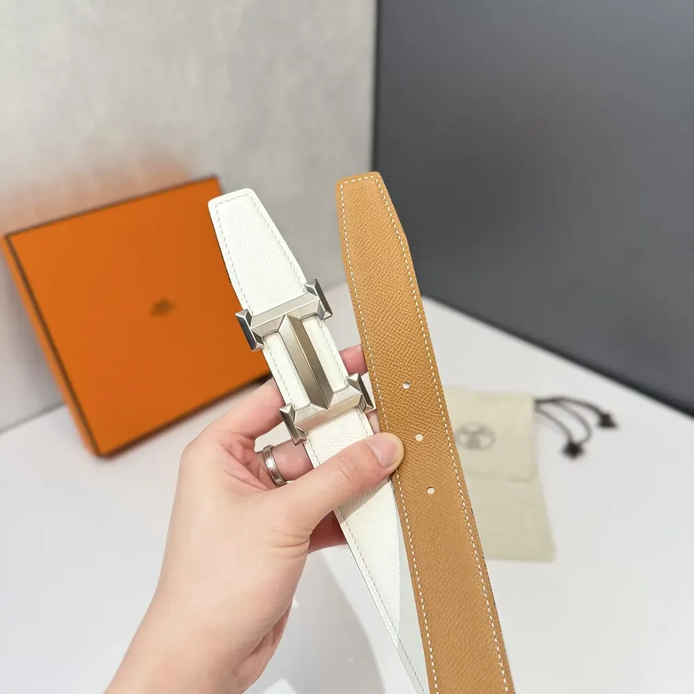 Hermes H Belt Buckle & Reversible Leather Strap 32 mm for Unisex in White/Brown Hermes H Belt Buckle & Reversible Leather Strap 32 mm for Unisex in White/Brown
