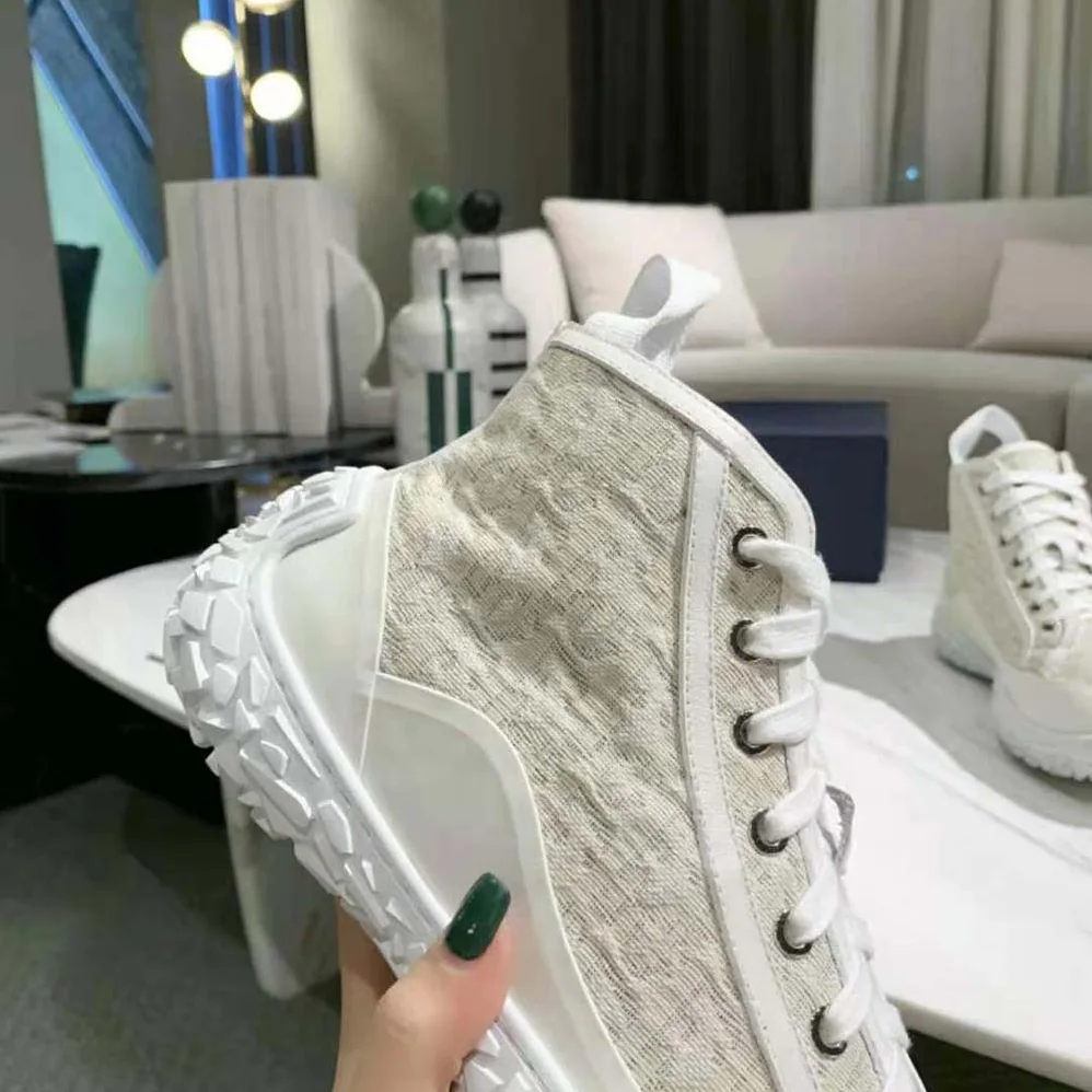 Dior B28 High-top Sneaker Off-White Dior Oblique Jacquard and White Rubber for Unisex