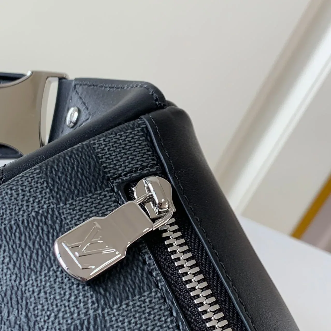 Louis Vuitton Campus Bumbag Damier Graphite Canvas Louis Vuitton Campus Bumbag Damier Graphite Canvas