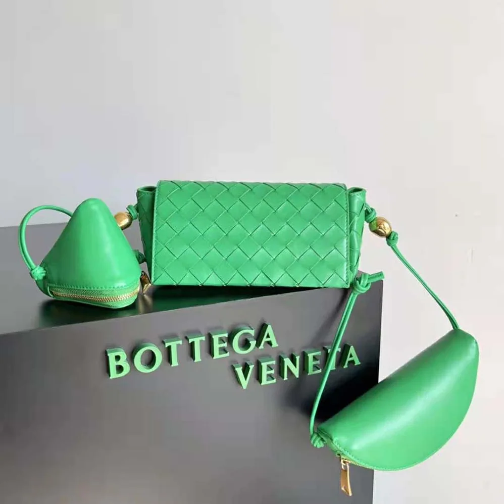 Bottega Veneta Intrecciato Leather Multi Pouch On Strap for Women in Green