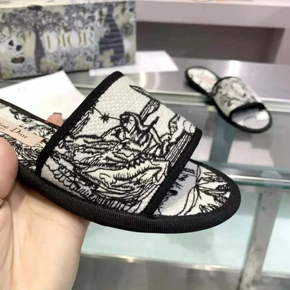 Dior Chez Moi Slide Black and White Dior Zodiac Embroidered Cotton for Women Dior Chez Moi Slide Black and White Dior Zodiac Embroidered Cotton for Women