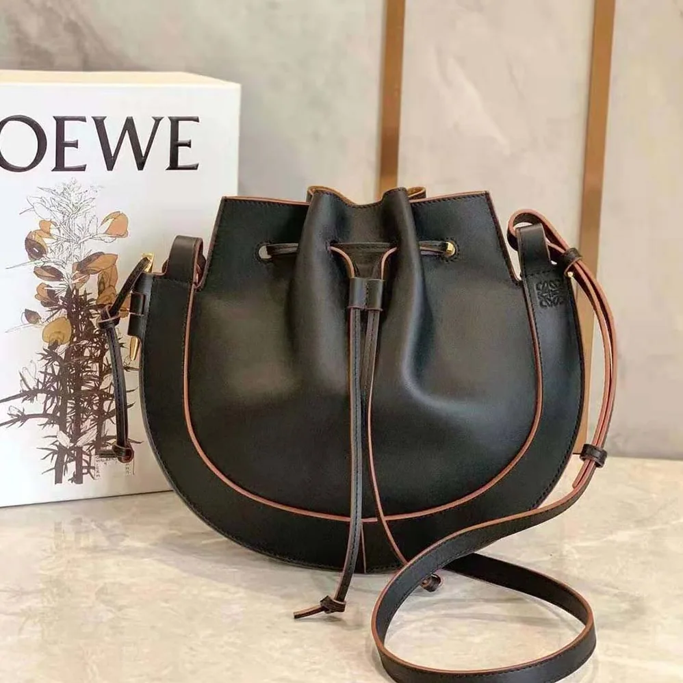 Loewe Horseshoe Bag in Nappa Calfskin for Women in Black Loewe Horseshoe Bag in Nappa Calfskin for Women in Black