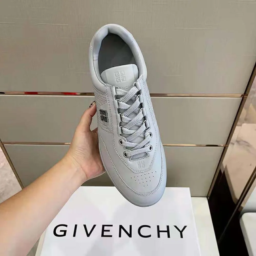 Givenchy G4 Sneakers in Leather for Men in Silver Givenchy G4 Sneakers in Leather for Men in Silver