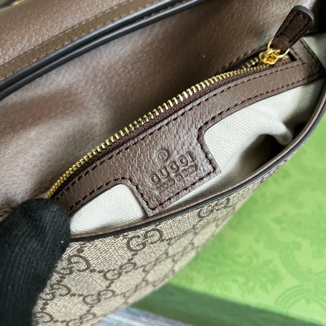 Gucci Blondie Medium Shoulder Bag / Beige/ Ebony GG Supreme Canvas Gold Hardware