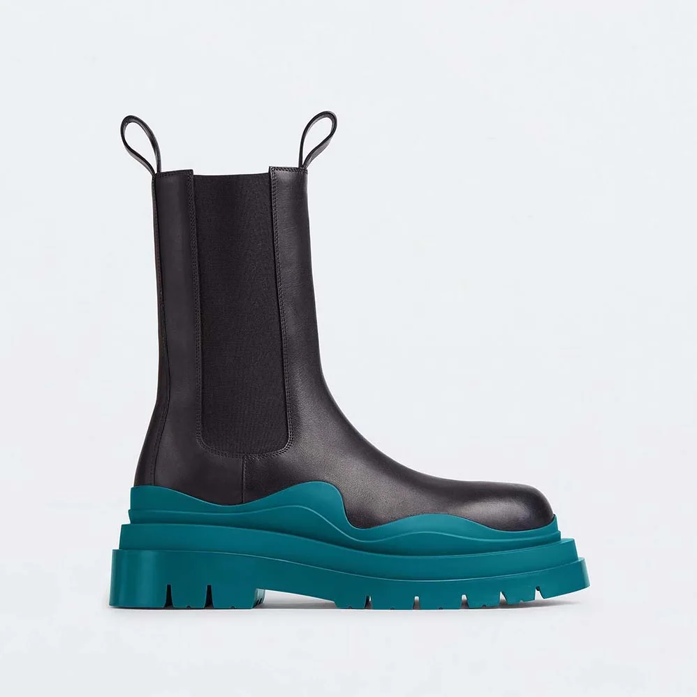 Bottega Veneta Tire Chelsea Boot in Vegetally-Tanned Leather for Unisex in Blue Bottega Veneta Tire Chelsea Boot in Vegetally-Tanned Leather for Unisex in Blue