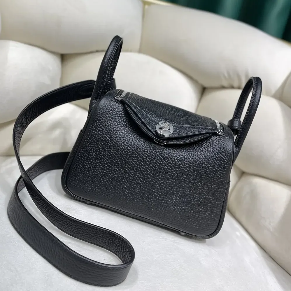 Hermes Lindy Mini 19 in Clemence Leather for Women in Black/Silver Hermes Lindy Mini 19 in Clemence Leather for Women in Black/Silver