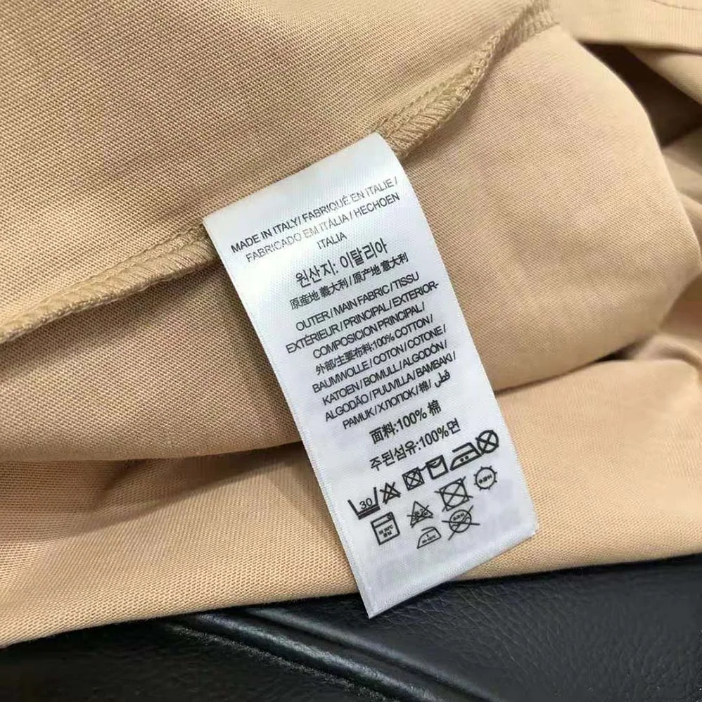 Burberry Location Print Cotton Oversized T-shirt for Women in Sandy Burberry Location Print Cotton Oversized T-shirt for Women in Sandy