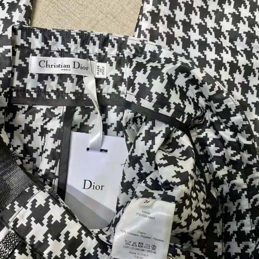 Dior DiorAlps Capsule Black and White Houndstooth Quilted Technical Fabric for Women Dior DiorAlps Capsule Black and White Houndstooth Quilted Technical Fabric for Women