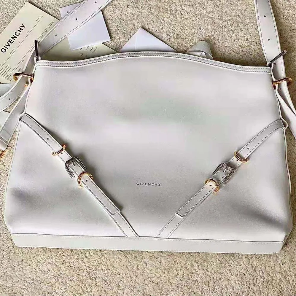 Givenchy Medium Voyou Bag in Leather for Women in White Givenchy Medium Voyou Bag in Leather for Women in White