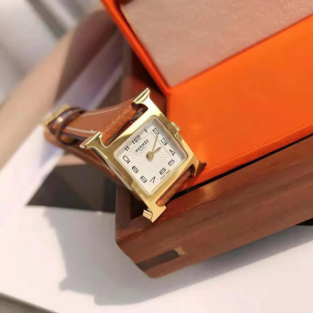 Hermes Heure H Watch Small Model Quartz Movement 25 mm in Yellow Gold-Plated Steel for Women in Brown Hermes Heure H Watch Small Model Quartz Movement 25 mm in Yellow Gold-Plated Steel for Women in Brown