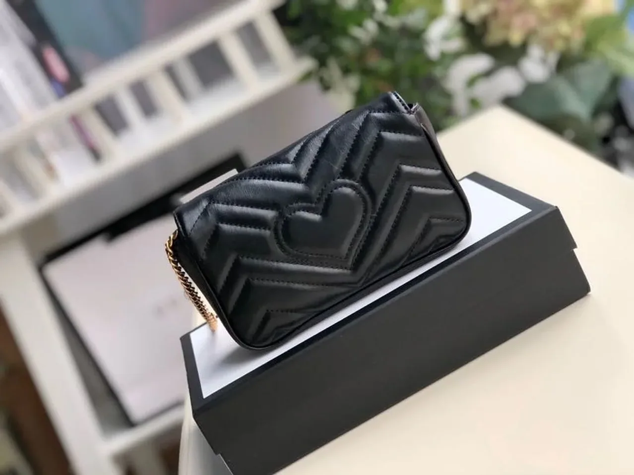 Gucci Marmont Matelassé Super Mini Bag Dusty Black Chevron / Gucci Marmont Matelassé Super Mini Bag Dusty Black Chevron /