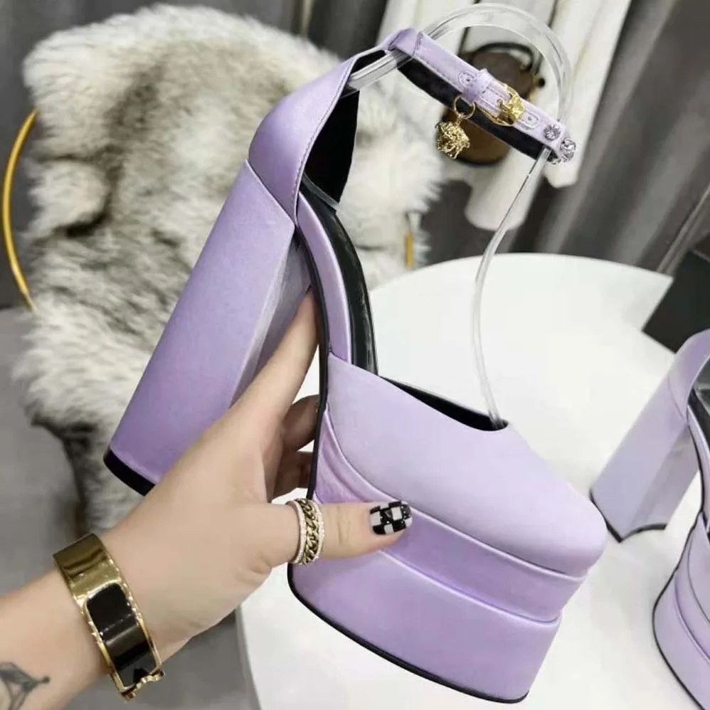 Versace Medusa Aevitas Platform Pumps in 15.5cm Heel Hight for Women in Purple