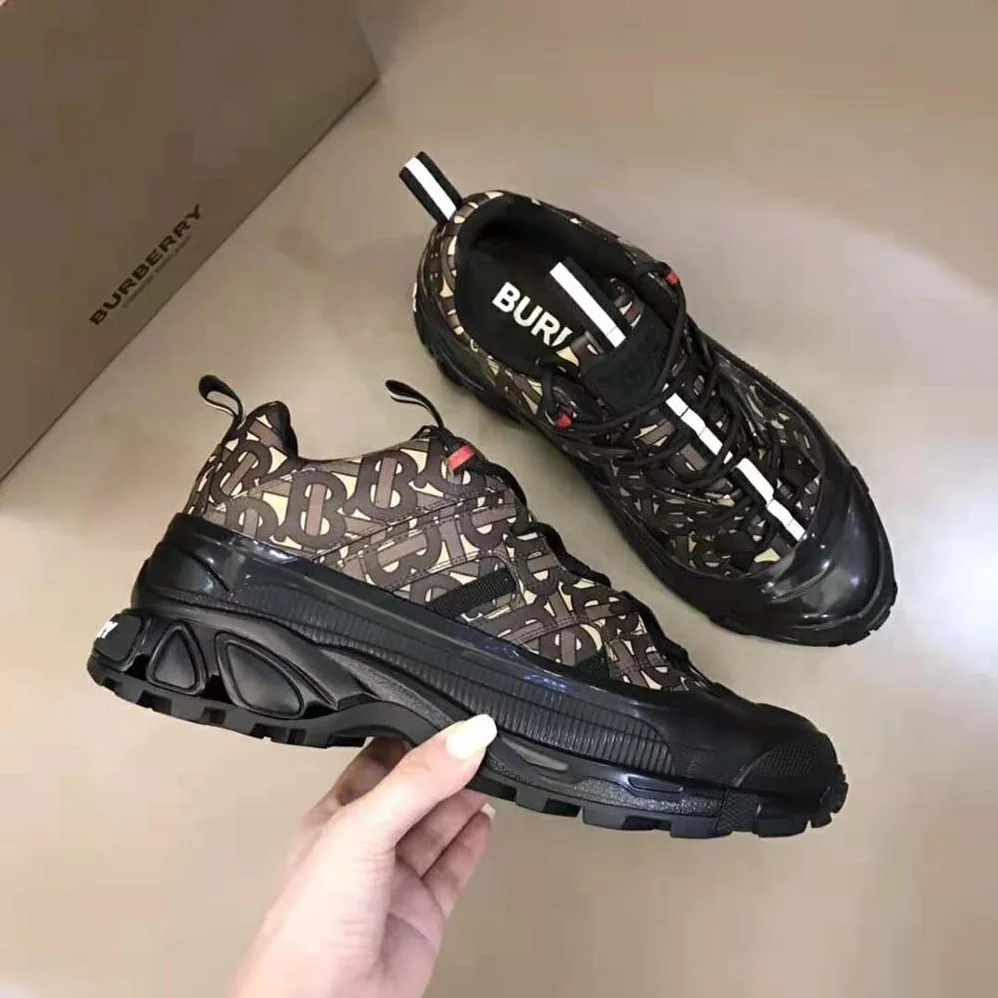 Burberry Monogram Print E-canvas Arthur Sneakers for Women in Brown Burberry Monogram Print E-canvas Arthur Sneakers for Women in Brown