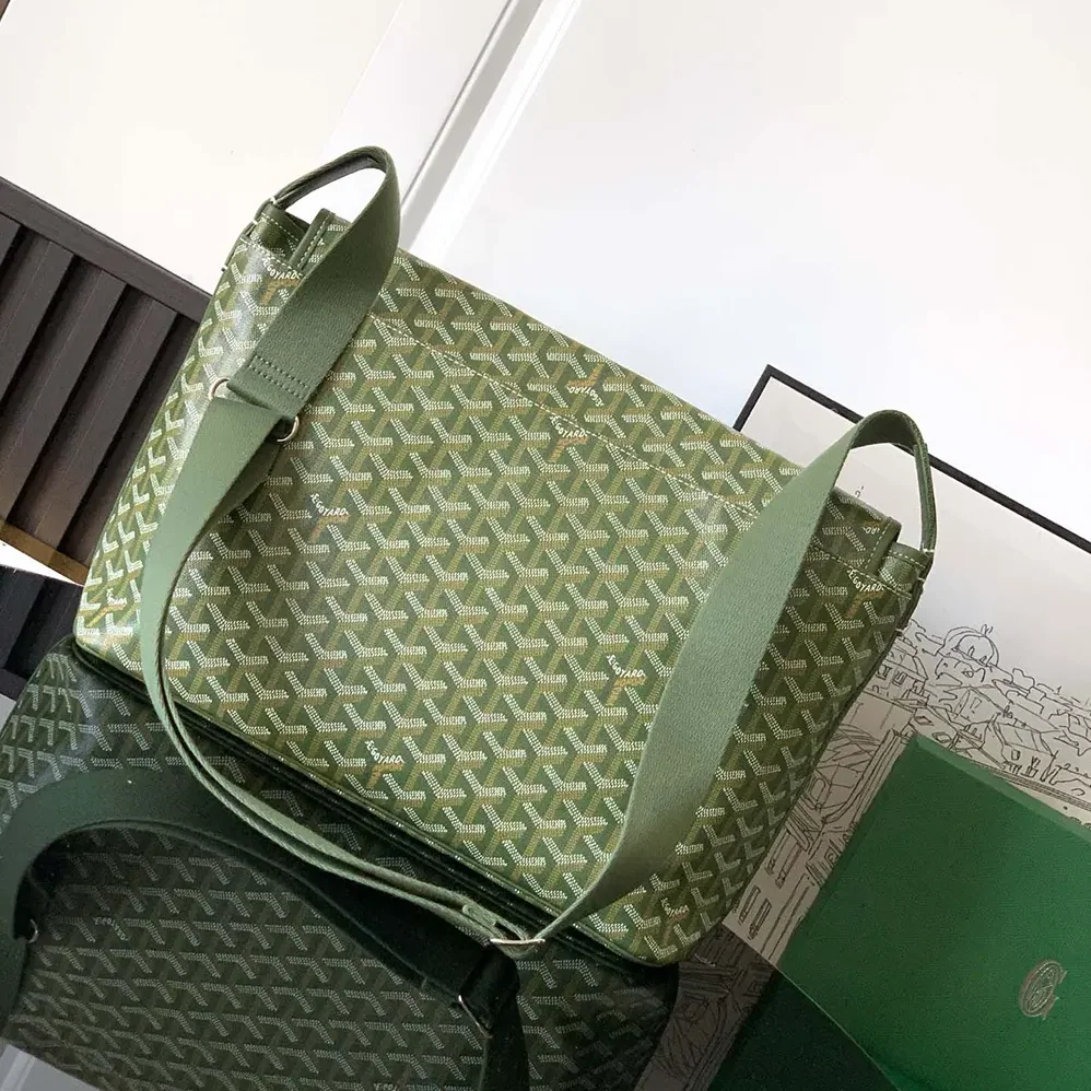Goyard Capetien MM Messenger Bag for Unisex in Green
