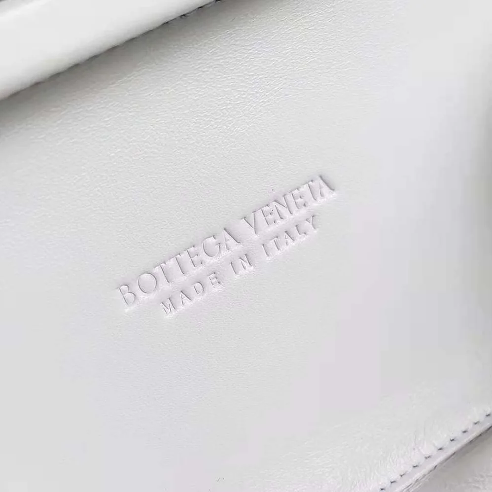 Bottega Veneta Knot Foulard Intreccio Leather Minaudiere for Women in White Bottega Veneta Knot Foulard Intreccio Leather Minaudiere for Women in White