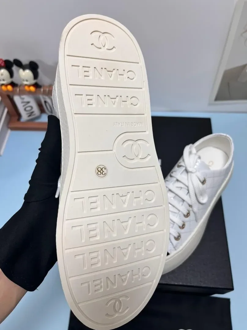 Chanel Platform Sneakers White in Black