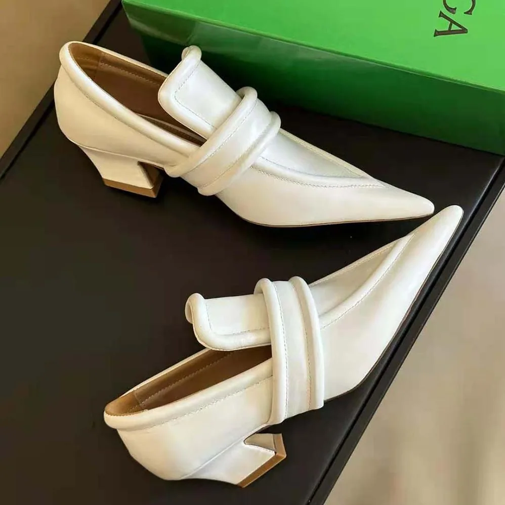 Bottega Veneta Spada Pump in 4.5 cm Heel Height for Women in White Bottega Veneta Spada Pump in 4.5 cm Heel Height for Women in White
