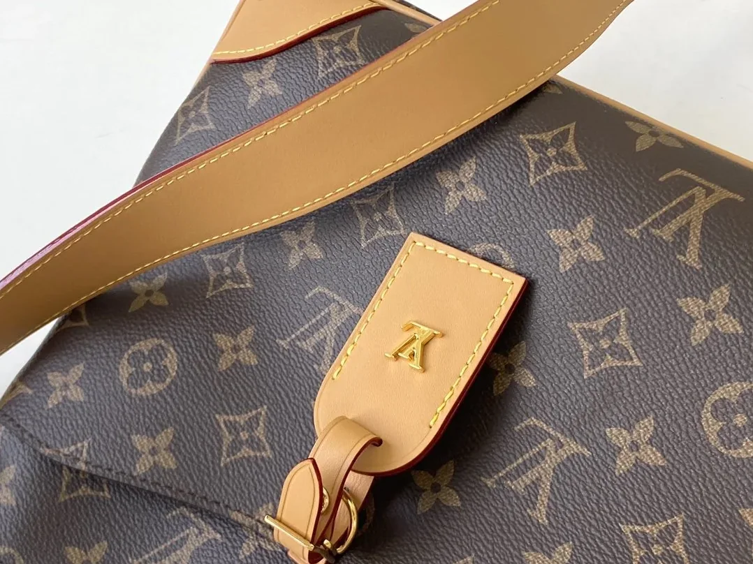 Louis Vuitton Louis Vuitton Odeon PM Brown / Louis Vuitton Louis Vuitton Odeon PM Brown /