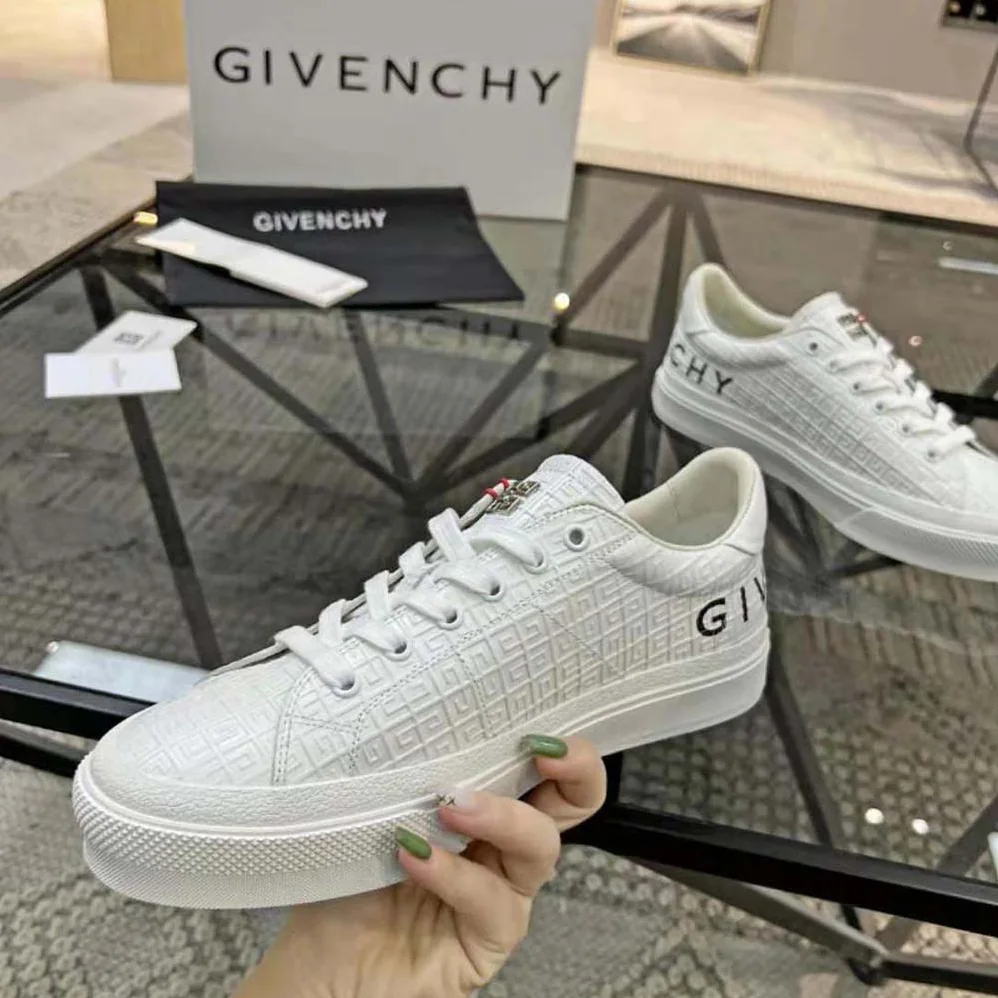 Givenchy City Sport Oswald Sneakers in Leather for Unisex in White Givenchy City Sport Oswald Sneakers in Leather for Unisex in White