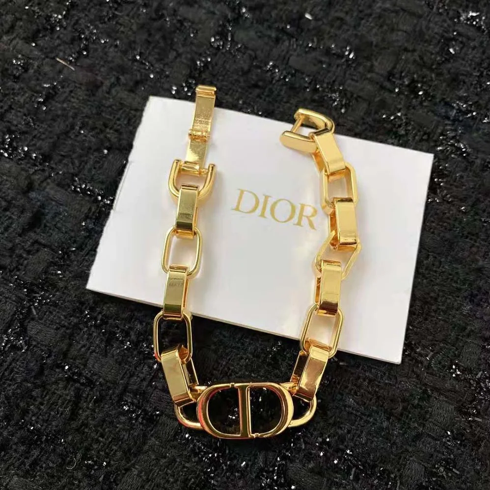 Dior 30 Montaigne Necklace Gold for Women in Finish Metal Dior 30 Montaigne Necklace Gold for Women in Finish Metal