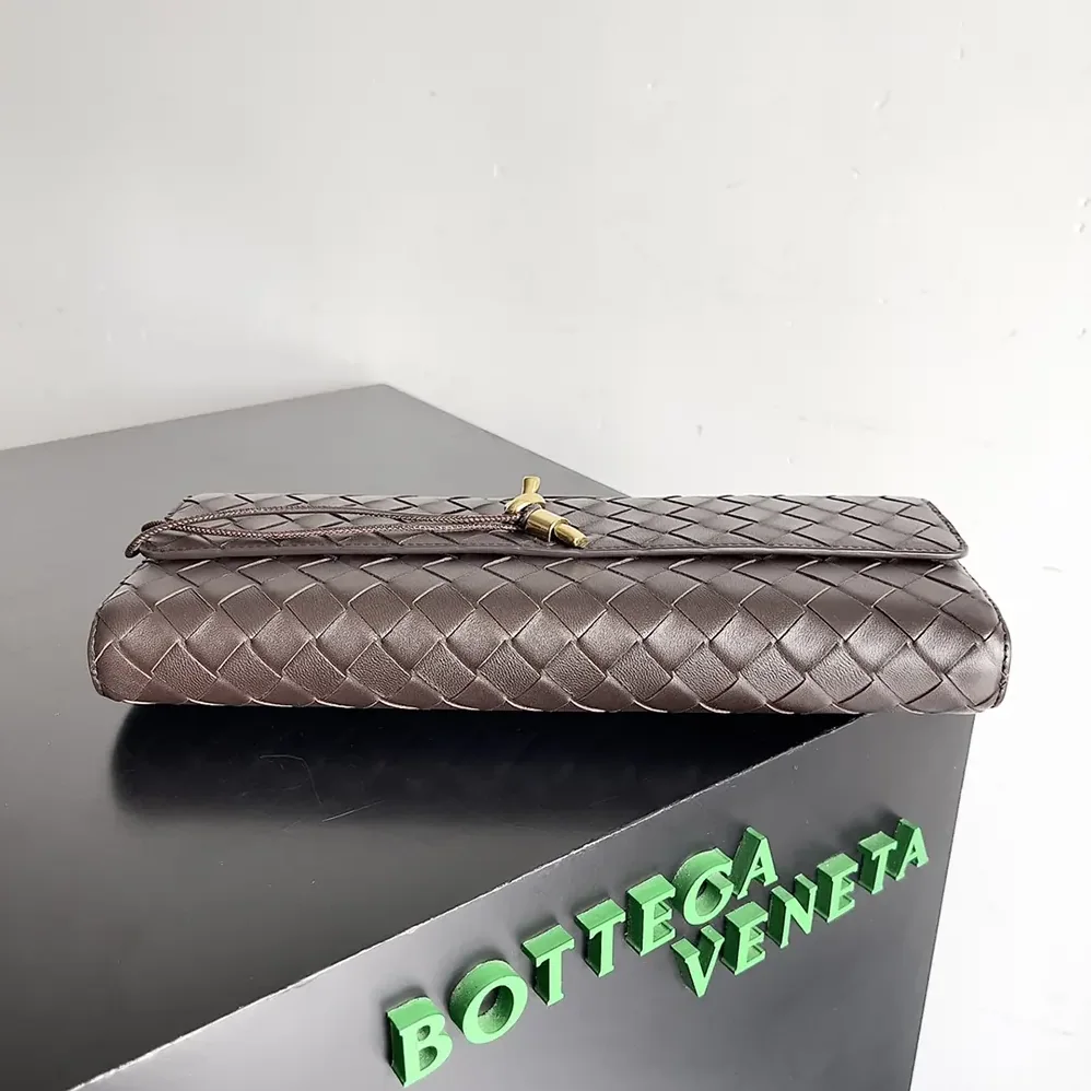 Bottega Veneta Andiamo Clutch in Supple Intrecciato Leather for Women in Burgundy Bottega Veneta Andiamo Clutch in Supple Intrecciato Leather for Women in Burgundy