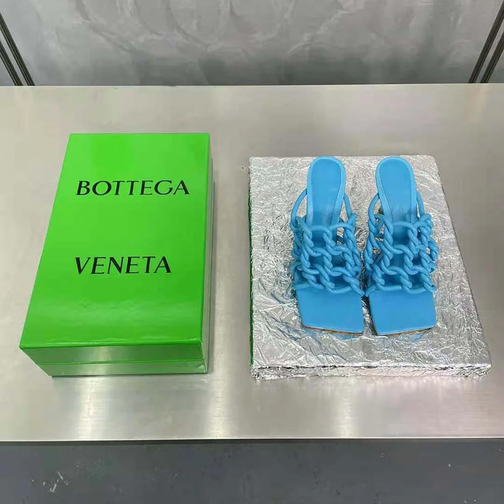 Bottega Veneta Stretch Twist Mule Hand-Twisted Tubular Leather for Women in Blue Bottega Veneta Stretch Twist Mule Hand-Twisted Tubular Leather for Women in Blue