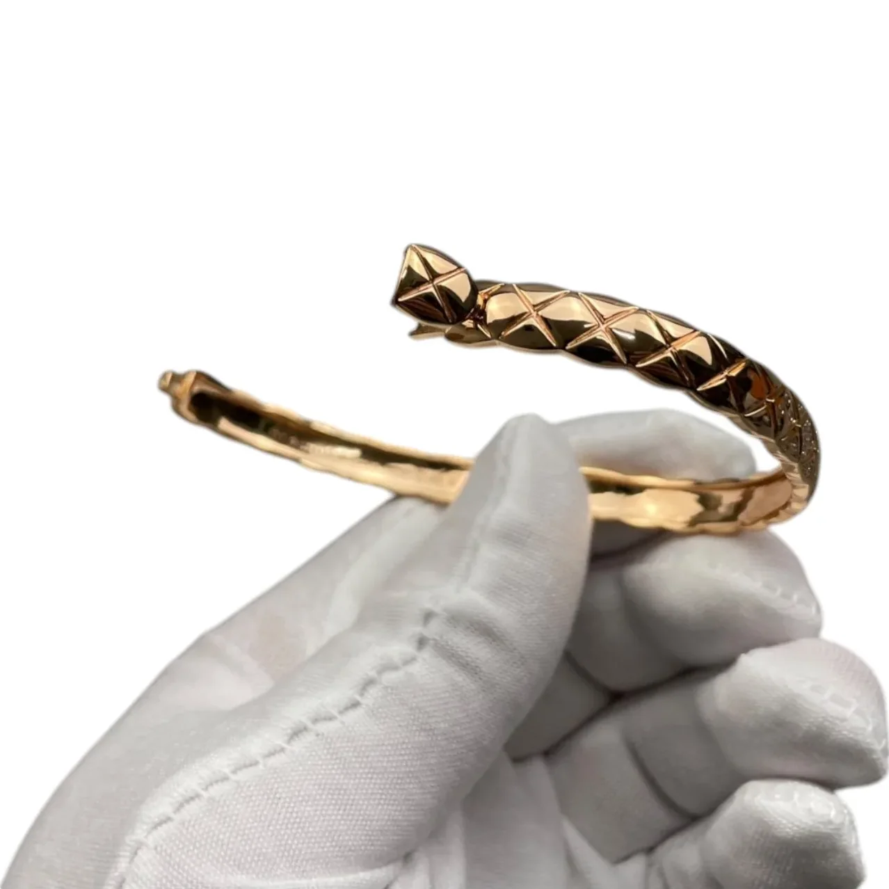 Special Set Chanel: Classic Flap Bag + Coco Crush Bracelet