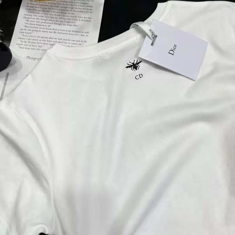 Dior T-shirt White Cotton and Linen Jersey with Multicolor Indian Animals Tiger Motif for Women Dior T-shirt White Cotton and Linen Jersey with Multicolor Indian Animals Tiger Motif for Women