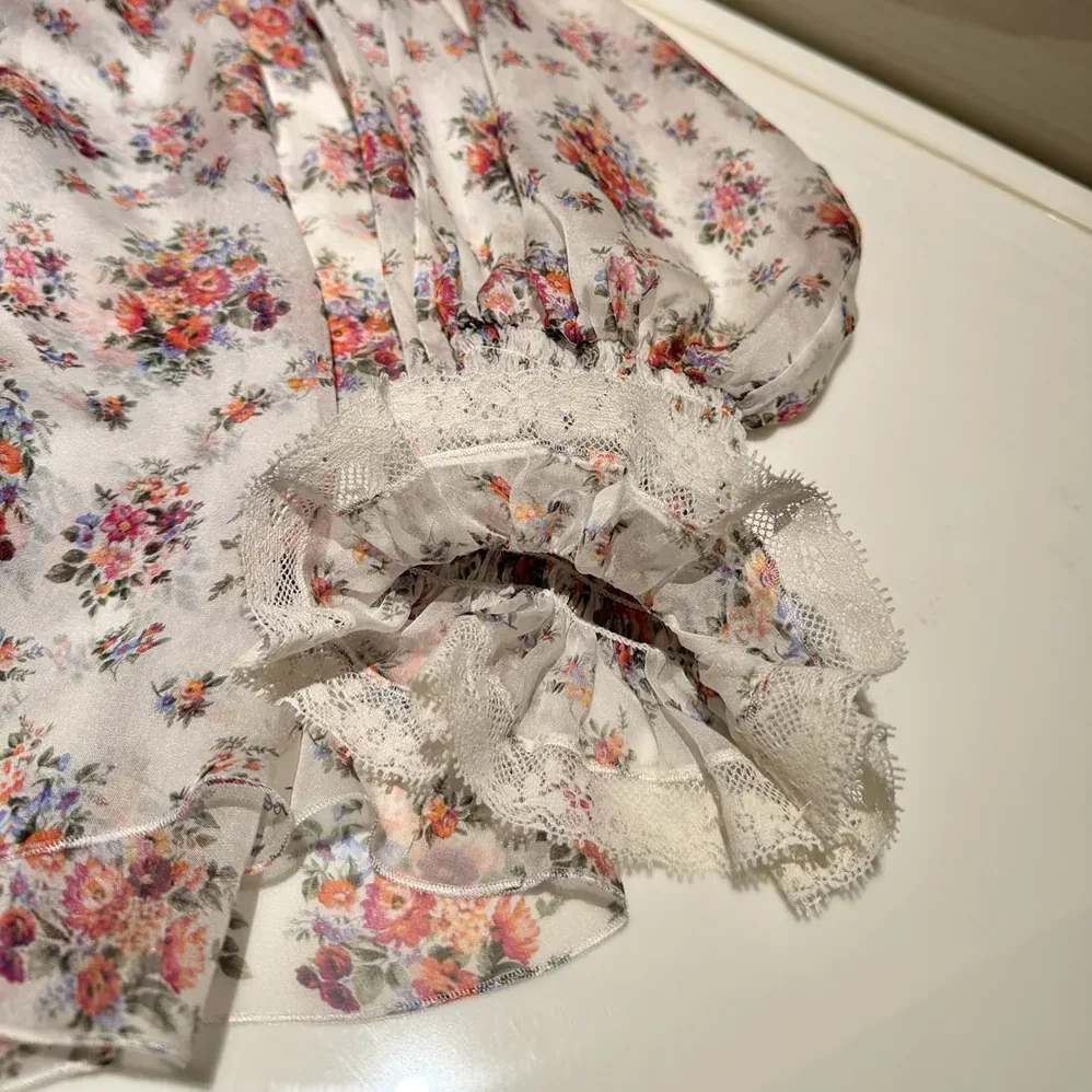 Dolce Gabbana D&G Small Flower Bouquets for Women in Print Chiffon Top Dolce Gabbana D&G Small Flower Bouquets for Women in Print Chiffon Top