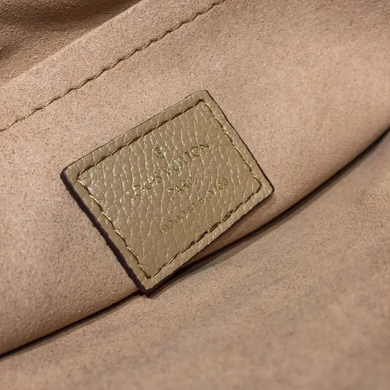 Louis Vuitton Daily Pouch Monogram Canvas Spring in Summer Collection Sesame Louis Vuitton Daily Pouch Monogram Canvas Spring in Summer Collection Sesame