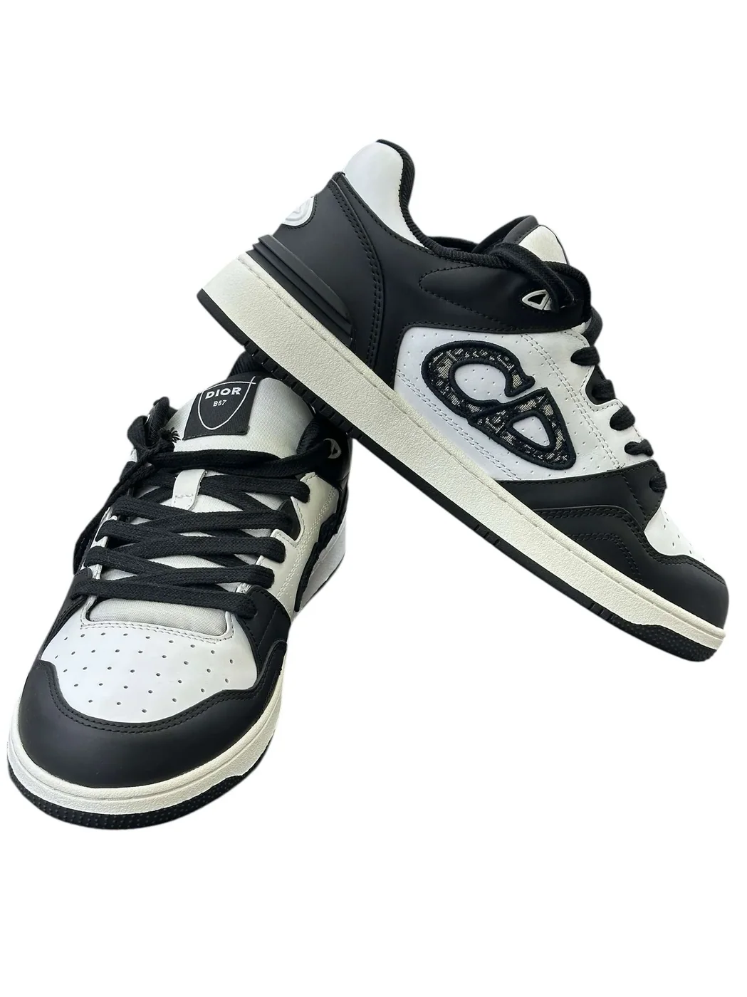 B57 Dribble Low in Top Sneaker Black